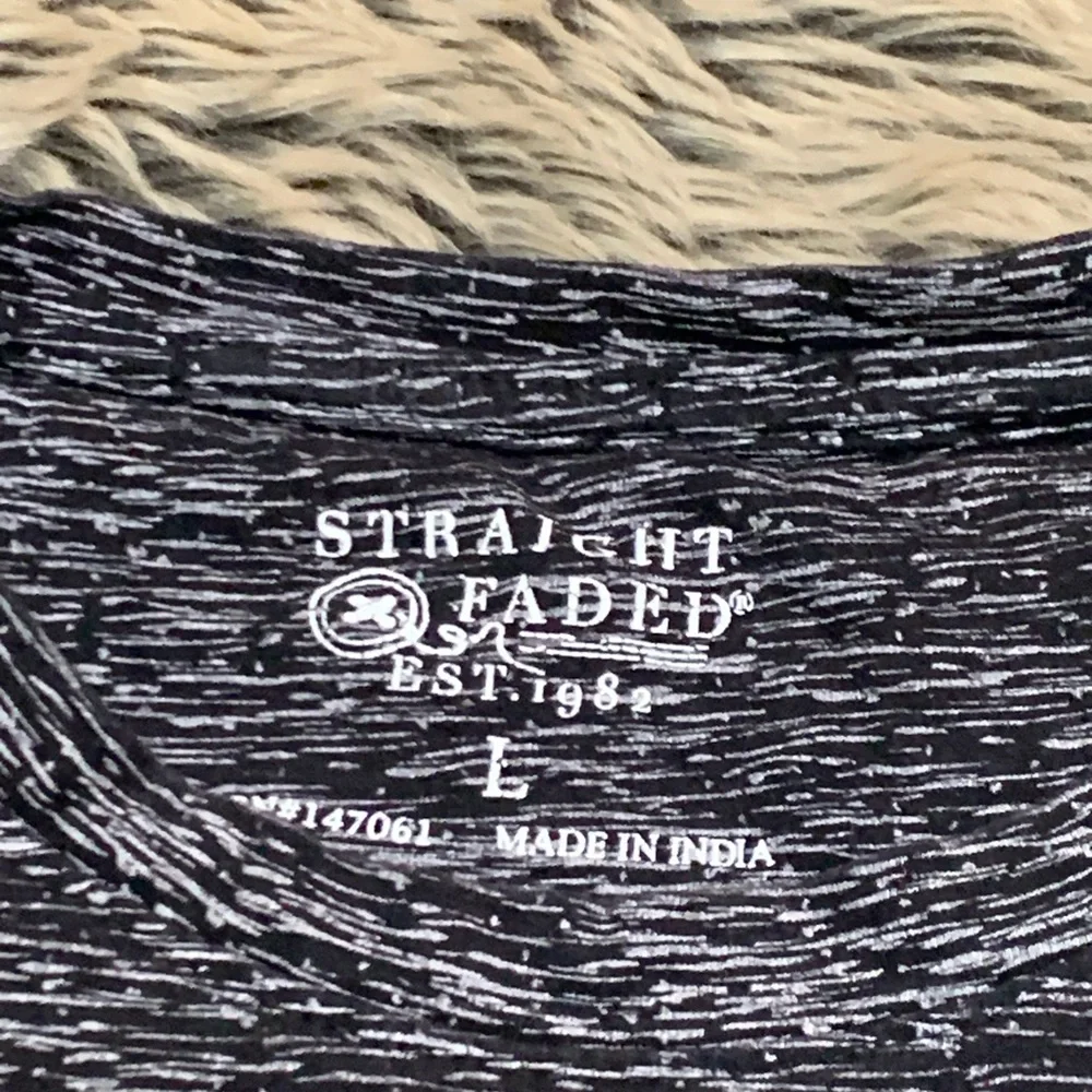 Straight Faded Contrast Pocket Tee black heathered with solid black pocket Sz L